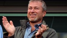 Най-богатият британец купува Челси от Абрамович?