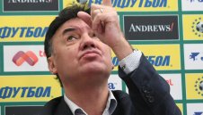 Никой не иска да играе с националния ни отбор