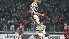 Дзадза иска да зареже "старата госпожа"