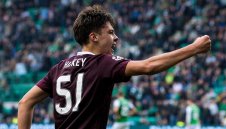 Арсенал и Ливърпул се "хващат за гушите" за младок от Хартс