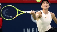 Дъжд прекъсна мача между Сесил и Шарапова + СНИМКА