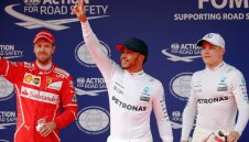 Мерцедес започва с отборните заповеди