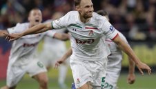 Барса запушва дупката отзад с Бени Хьоведес