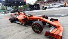 Фетел спечели третата свободна тренировка