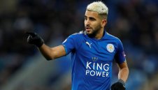 Клоп гледа и към Марез