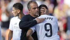 Флик реши дали остава в Барса