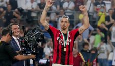 Официално: Ибрахимович подписа нов договор с Милан