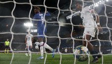 Гол с пета прати Челси напред в Шампионска лига, Аякс е аут