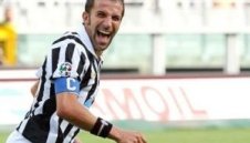 Милан би 3:2 Юве за купа Берлускони