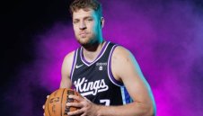 Везенков и Сакраменто подчиниха Лейкърс  