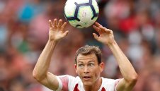 Лихтщайнер обмисля да окачи бутонките на пирона