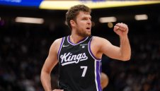 Везенков все пак остана в Сакраменто, без големи сделки в НБА