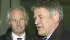 Скандалът  продължава !