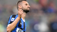 Интер е господарят на Милано! Надделя над Милан и продължава победния ход