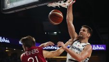 Епично! Словения надви Латвия в класика на Евробаскет