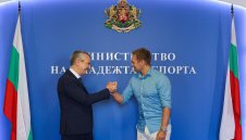 Министър Димитър Илиев с подкрепа за Стилиян Петров за "Мача на надеждата"