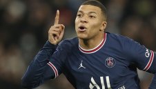 Обрат: Мбапе реже мераците на Реал Мадрид, остава в ПСЖ