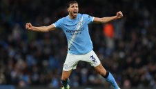 Ман Сити се справи със Съндърланд и вече диша във врата на лидера