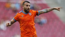 Сити се разбра с Валенсия за Отаменди