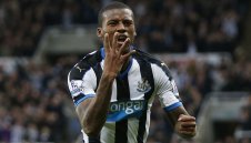 Вайналдум с 4 гола за Нюкасъл