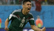 Мексико удари Камерун въпреки съдията