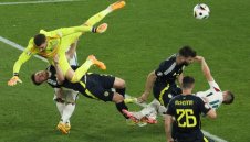 УЕФА отново тресна Шотландия заради дивите "гайдари"