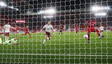 Арсенал? Ливърпул продължава да мачка на "Анфийлд"