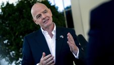 Инфантино се изстрелва в Азия