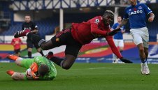 Погба не е велик играч и Юнайтед трябва да го разкара