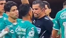 Ритник между краката! Рефер изгърмя за 12 мача