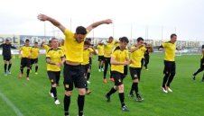 "Канарчетата" мушнаха 6 на Левски