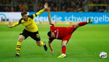 Екшън и след мача: Рибери бие журналист, легендарният Папен се намесил