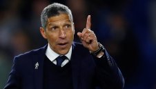 Брайтън награди мениджъра с нов договор