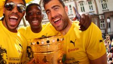 Арсенал и Челси се борят за грък