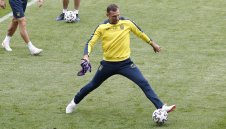 Шевченко урежда ас на Украйна за Милан