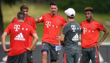 Мускул извадил Хави от битката с Юве