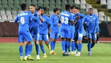 Левски удари Берое със спорен гол на Ивелин Попов + ВИДЕО