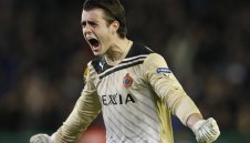 Левски решава вратарската криза с Магнита 