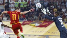 Вратарят на Милан сменя Мануел Нойер в Байерн Мюнхен