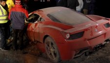 15 коли, унищожени от футболисти + СНИМКИ