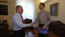 Бербатов обсъди ключов въпрос със служебния министър на образованието