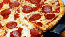 Безплатна пица за всеки пуснат от Франция гол