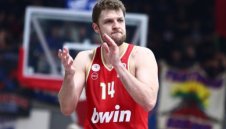 Везенков допринесе за 10-и пореден успех на Олимпиакос в Гърция