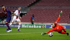 Старостта дърпа Барса назад