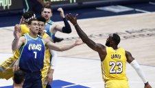 ЛеБрон изпревари Джордън, а ЛА Лейкърс срази Далас