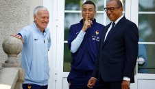 Ще играе ли? Дешан срича за Мбапе