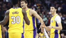 В Лейкърс потресаващи от наказателната линия, но биха