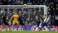 Челси започна 2020 година с издънка, иранец от Брайтън шокира сините с фамозен гол