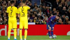 Меси само ходи по терена, но изведнъж вкарва гол