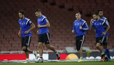 Базел се закани на Арсенал